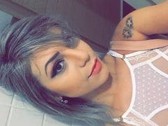 Dumond Blonde, très belle et très coquine en pute de luxe, gorge profonde et pipe humide sur le client qui a tout filmé.
