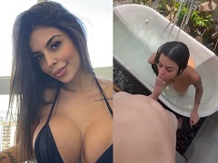Délicieux nue fait une fellation intense