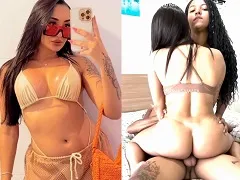 Jeune fille coquine regardant Se rouler sur son petit ami