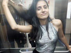 Nymphetinha se sent en équilibre sur la tête de son compagnon et le laisse réaliser un film Amadora