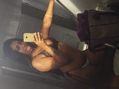 21 ans Stunner est allée au motel avec le bâtard et a réalisé son premier film porno