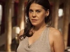 La célèbre actrice et réalisatrice âgée de 45 ans, montre ses gros seins et son cul devant la webcam dans une vidéo amateur.