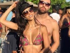 Brendha Haddad délicieuse actrice brune nue dans la série Acerto de Contas montrant ses énormes seins dans un club de strip-tease