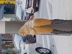 Call Girl très folle a été taquinée dans la rue pour que le pervers la poste sur le Net et la rende publique.