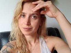 L’actrice Mel Lisboa est apparue dans une scène de la série, montrant qu’elle est toujours en forme et qu’elle respire la sensualité.