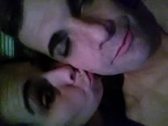 La femme coquine de Natali a fait une vidéo maison d’elle se masturbant la chatte et l’a ensuite envoyée à son mari sur le Net.