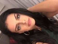 Paloma Bernardi, une actrice sexy de Globo, a payé pour ses seins dans la série “The Chosen One” et a montré son beau corps.