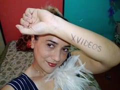 Sensational Blonde Who Loves Showing Off a masturbé sa chatte jusqu’à ce qu’elle soit complètement trempée et a enregistré une vidéo personnelle pour la poster sur le Net.