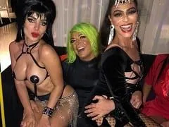 Anitta a organisé une fête d’Halloween avec un groupe de célébrités et le sexe était sauvage avec ses seins apparents.