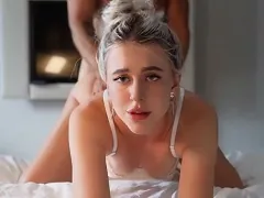 GP blonde aux yeux bleus donnant sa chatte serrée
