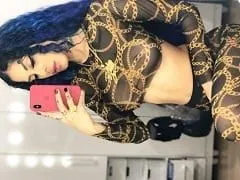 Tati Zaqui la Devassa Funkeira a mis une robe transparente montrant ses seins et sa culotte.