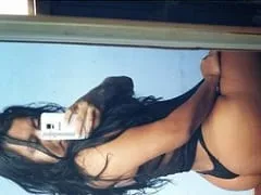 La camgirl indienne masturbe sa chatte et enfonce un gode dans son cul serré