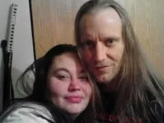 La femme américaine brisée d’Alyssa a laissé son mari héritier mettre toute sa main dans sa chatte et a enregistré une vidéo de cette masturbation insensée.