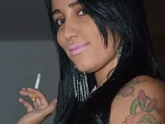 Brunette Suce le Client, se met à quatre pattes et lui suce la bite