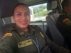 Une policière colombienne très coquine a sucé la chatte de son commandant et s’est jetée sur sa bite, mais la vidéo amateur a fini par être divulguée.