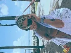 Cette fois, c’est au tour de Débora ! Une autre bombe se met en ligne en montrant son beau corps pour gagner des followers sur les réseaux sociaux et prouver qu’elle est sexy.