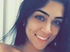 Brune coquine et très coquine, a enregistré une vidéo amateur en se masturbant et en s’exhibant nue dans la salle de bains, mais elle est tombée sur le Net – SP