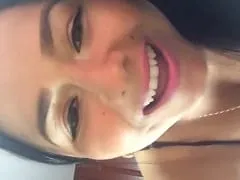 La brune la plus sexy de São Paulo, enregistre une vidéo pour montrer à ses followers Instagram à quel point elle est délicieuse.