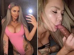 La blonde suçant et donnant sa chatte à quatre pattes