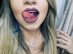 Très chaude pute de luxe de São Paulo – SP a laissé le client enregistrer une vidéo de sexe oral et s’est également exhibée nue