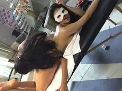 Des mannequins spectaculaires qui participent à la plus grande émission de téléréalité érotique du Brésil, Casa Hot, s’amusent à faire du sexe lesbien avec du sexe oral.