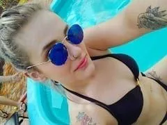 La blonde Pussycat Paula a sucé nerveusement la bite de son partenaire et l’a laissé filmer sa fellation insensée – SP