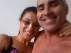 Un couple libéral sexy a réalisé une vidéo sexy et l’a envoyée au mauvais groupe