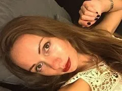 Scènes fortes : Natalia Borodina, une touriste de 35 ans, meurt alors qu’elle se déshabille pour son petit ami dans une voiture, sort la tête et heurte une plaque.
