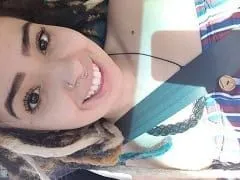 Une superbe brune, a sucé avec talent la bite de son petit ami, puis s’est mise à quatre pattes.