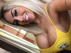 Maquereau blond, mannequin érotique et égérie officielle de Botafogo, a enregistré une vidéo personnelle montrant son corps totalement nu et sensuel.