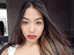 Delicious Nymphet Exhibitionist from Venezuela Showing Off Half-Naked Full of Horniness to Give (Kenderly délicieuse nymphette exhibitionniste du Venezuela s’exhibant à moitié nue et pleine d’envie de donner)