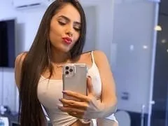 Juliana de Bonde do forró, cette belle fille roule son merveilleux cul, fait de la musculation et montre sa lingerie.