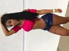 Nymphette distinguée de São Paulo – SP a enregistré des vidéos excitantes en faisant rouler son cul spectaculaire et les a postées sur Internet.