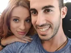 La blonde et sexy Mara de Colombie regardait un dessin animé lorsqu’elle a décidé de donner son cul à son petit ami.