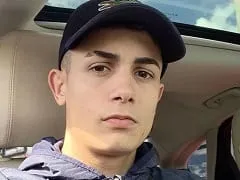 Fait fuir une vidéo intime sur son propre Instagram après avoir été piraté, baisant un canon dans une voiture.