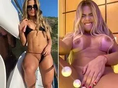 Fait du pompoir et se masturbe avec un gode