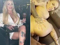 Maquereau blond, à quatre pattes et s’exhibant avec une amie sexy