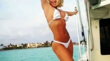 Incroyable vidéo amateur de Jessica Lamborghini Cette célèbre blonde et Super Maquereau sur un bateau