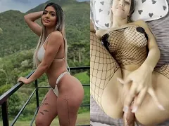 La célèbre blonde de job gaucha porte de la lingerie en dentelle et donne un spectacle de sexe anal fait à la maison.