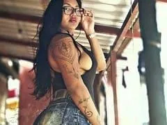 La salope mignonne de Vivi Pimenta fait la nique à son client blanc dans une vidéo amateur