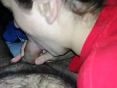 Sucé avec talent la bite de son petit ami, qui a filmé la fellation.