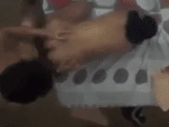 Vidéo brésilienne amateur d’inceste d’un neveu qui mange sa tante sous les ordres d’un cocu.