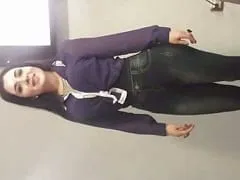 Enseignante mexicaine très sexy et audacieuse, a enregistré une vidéo d’elle en train de baiser l’un de ses élèves, mais elle a fini sur le Web.