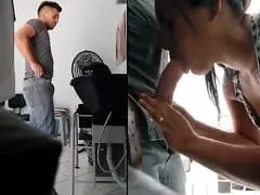 Un client VIP arrive à l’institut de beauté, se fait sucer par le coiffeur et place une caméra cachée pour filmer – MT