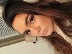Est aussi un mannequin de 22 ans, a enregistré une vidéo amateur en train de sucer la bite de son petit ami.