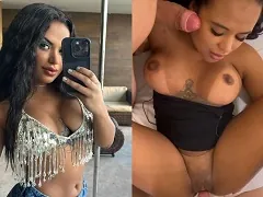 Donne sa chatte et suce ses amis