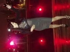 Lua Mendes, qui travaille comme escorte pour Sampa, s’exhibe nue dans le lit d’un motel sur des photos torrides.