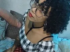 Mih nymphet suçant la bite de son petit ami