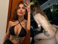 Une rousse du boulot réalise le rêve d’un fan de taxi et le baise dans la voiture au petit matin.
