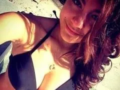 Nymphetinha Cat from se rouler en culotte sur la bite de son petit ami pour l’exciter avant le sexe